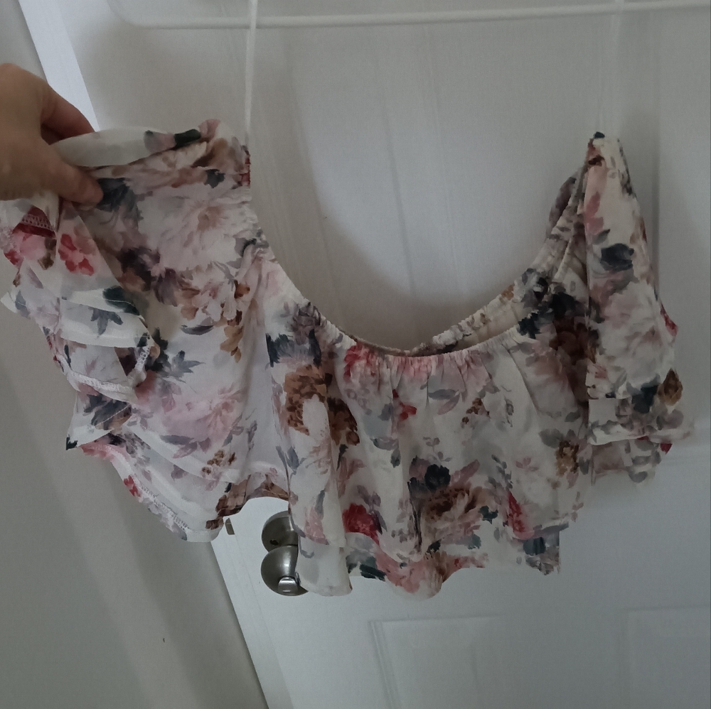 Off Shoulder Flower Top - Picture 5 of 5